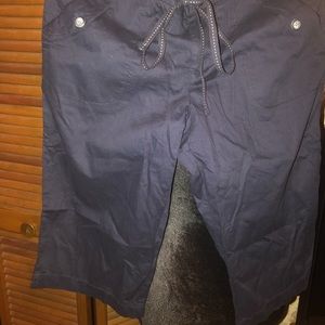 Cropped pants/ shorts